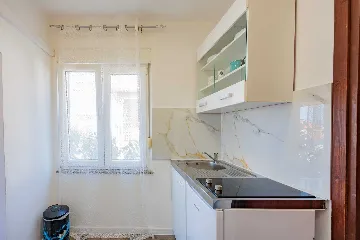 Zadar Apartment for 2 Guests with Outdoor Pool