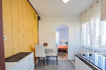 Zadar Apartment for 2 Guests with Outdoor Pool