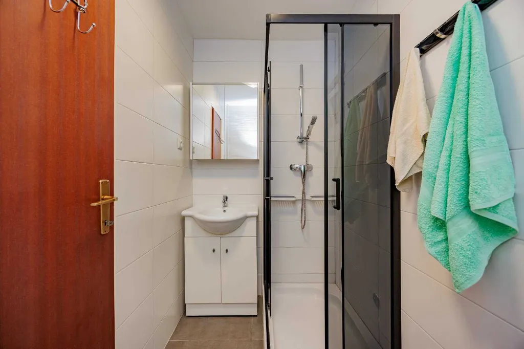 Zadar Apartment for 2 Guests with Outdoor Pool