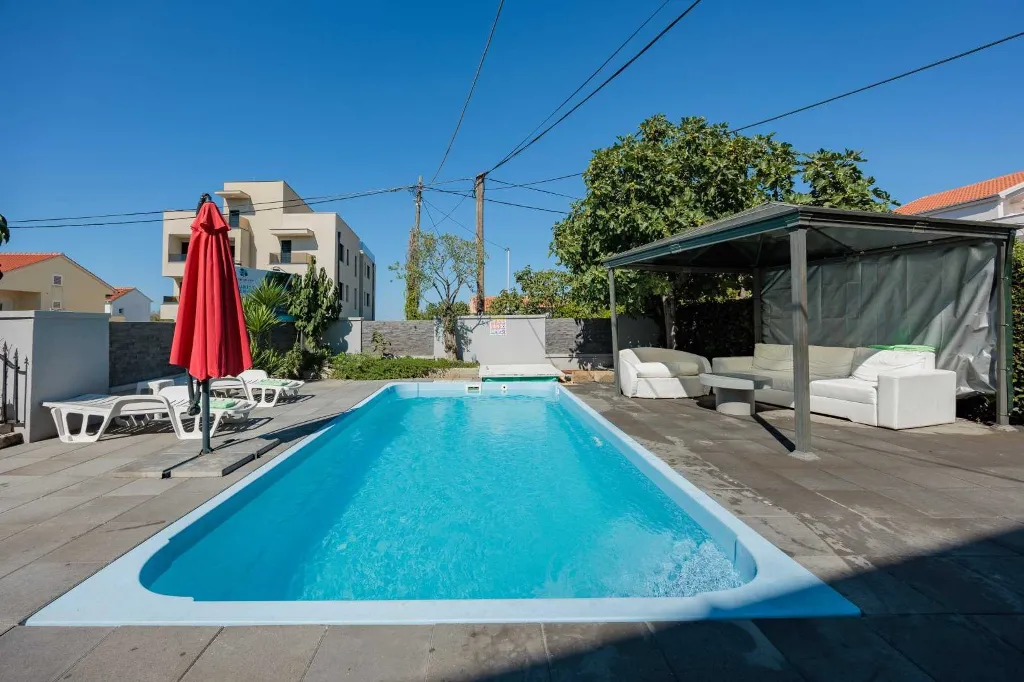 Zadar Apartment for 2 Guests with Outdoor Pool