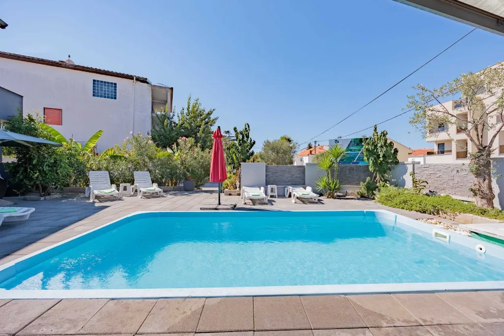 Zadar Apartment for 2 Guests with Outdoor Pool