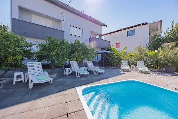 Zadar Apartment for 2 Guests with Outdoor Pool