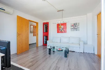 Zadar 3-Bedroom Apartment with Outdoor Pool