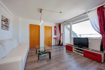 Zadar 3-Bedroom Apartment with Outdoor Pool