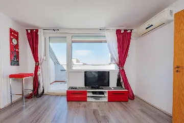 Zadar 3-Bedroom Apartment with Outdoor Pool