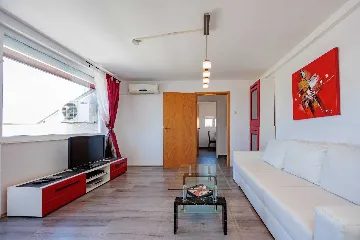 Zadar 3-Bedroom Apartment with Outdoor Pool