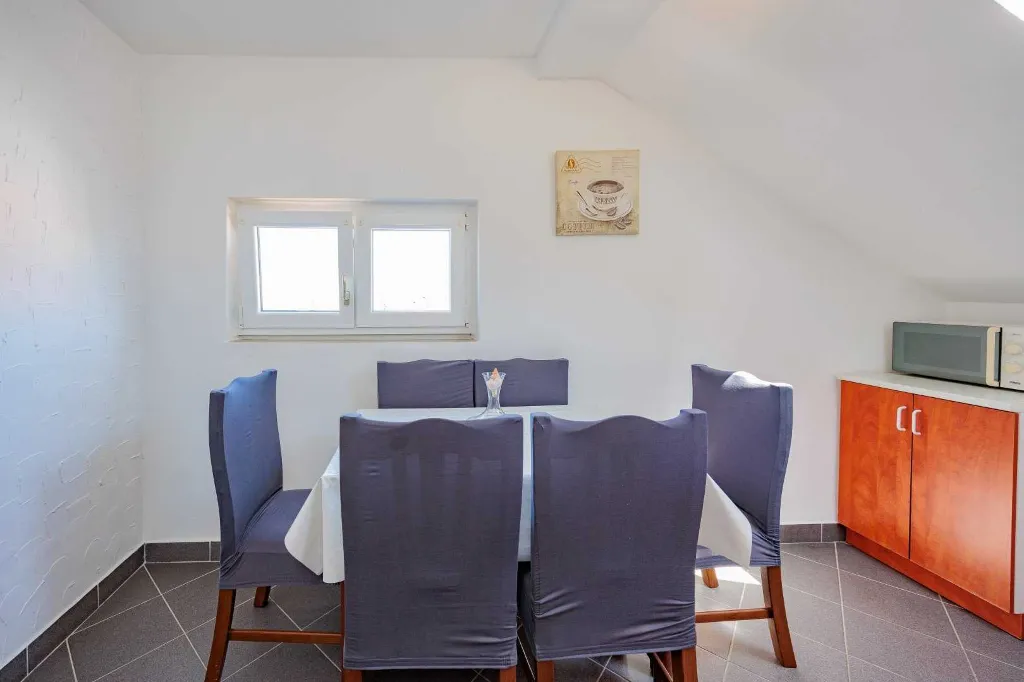 Zadar 3-Bedroom Apartment with Outdoor Pool