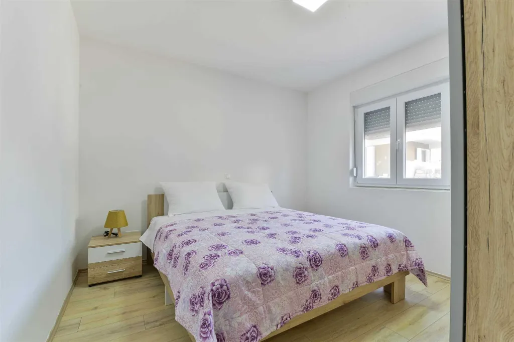 Ground-Floor Apartment in Bibinje for Up to 4