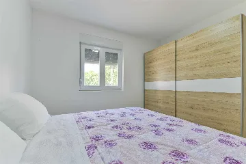 Ground-Floor Apartment in Bibinje for Up to 4
