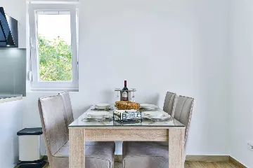 Ground-Floor Apartment in Bibinje for Up to 4