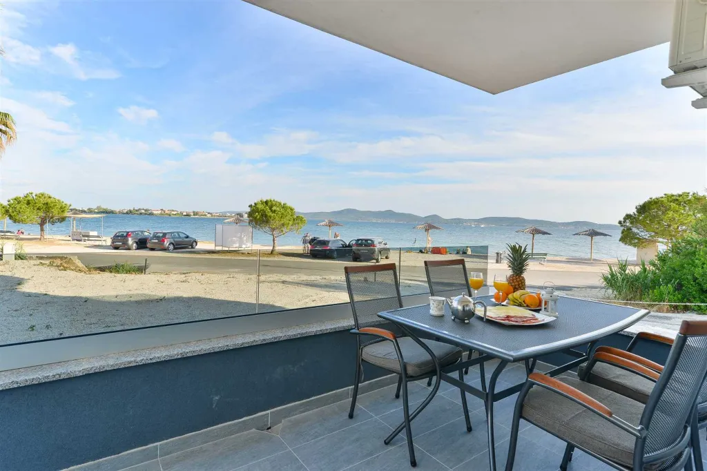 Ground-Floor Apartment in Bibinje for Up to 4