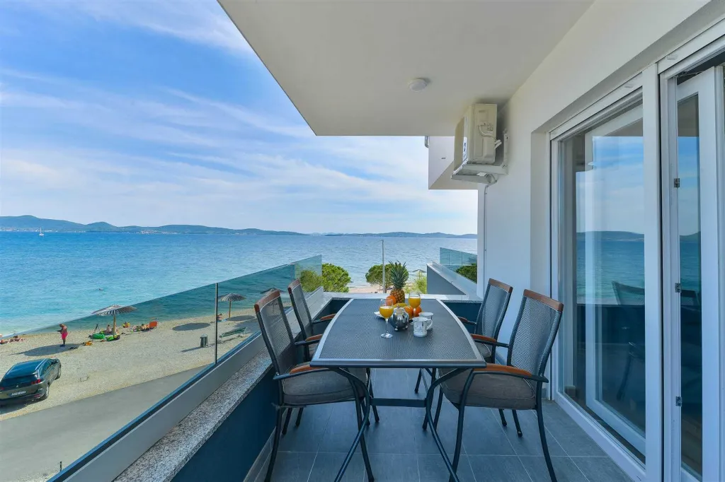 Bibinje 1-Bedroom Apartment for 4 with Sea View
