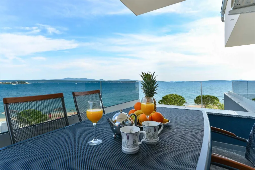 Bibinje 1-Bedroom Apartment for 4 with Sea View