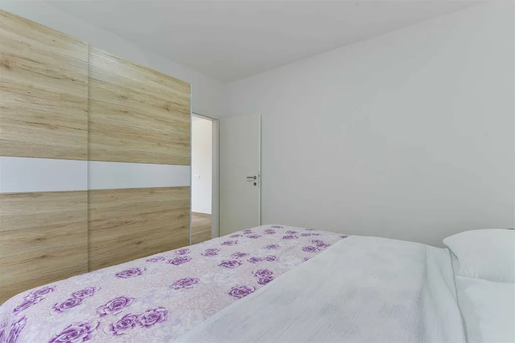 Bibinje 1-Bedroom Apartment for 4 with Sea View
