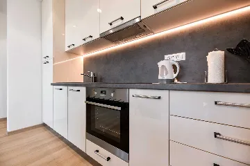 1-Bedroom Sea-View Apartment for 4 in Turanj