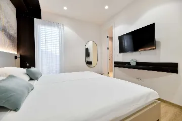 1-Bedroom Sea-View Apartment for 4 in Turanj