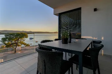 1-Bedroom Sea-View Apartment for 4 in Turanj