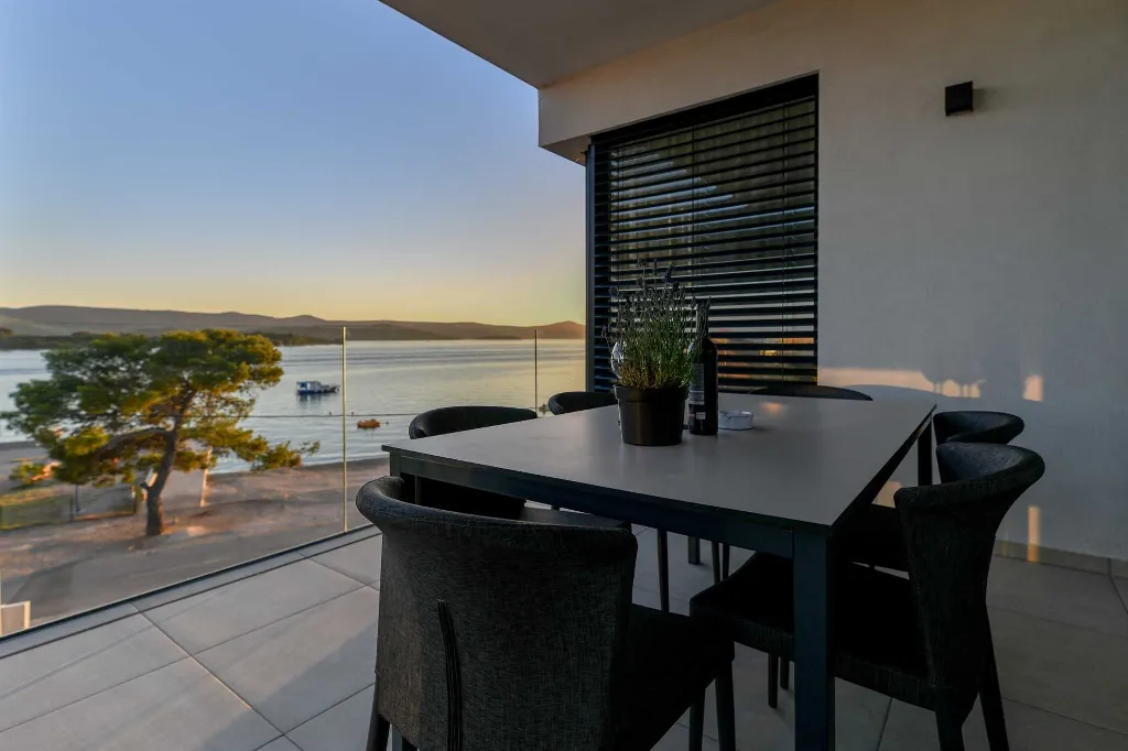 1-Bedroom Sea-View Apartment for 4 in Turanj