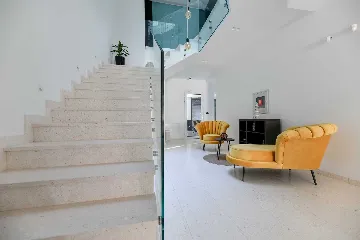 Turanj 1-Bedroom Apartment with Sea-View Terrace