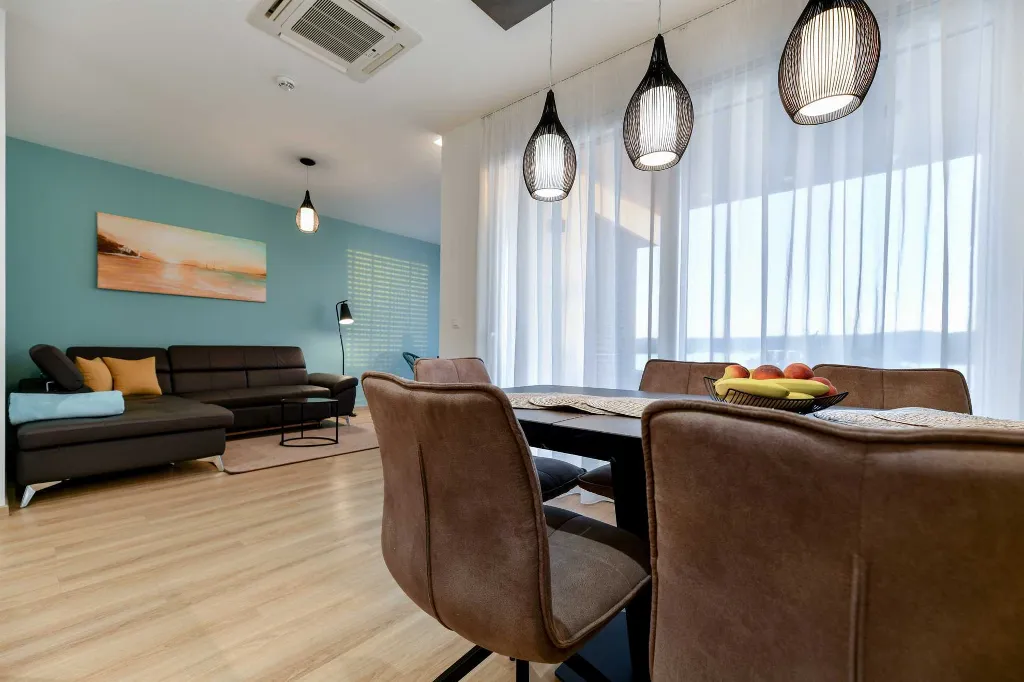 Turanj 1-Bedroom Apartment with Sea-View Terrace