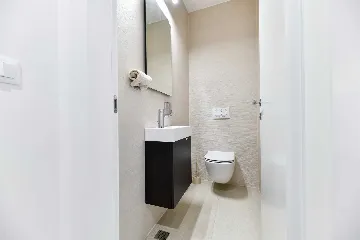 Turanj 1-Bedroom Apartment with Sea-View Terrace