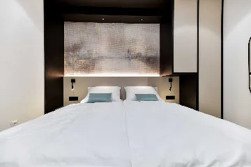 Turanj 1-Bedroom Apartment with Sea-View Terrace