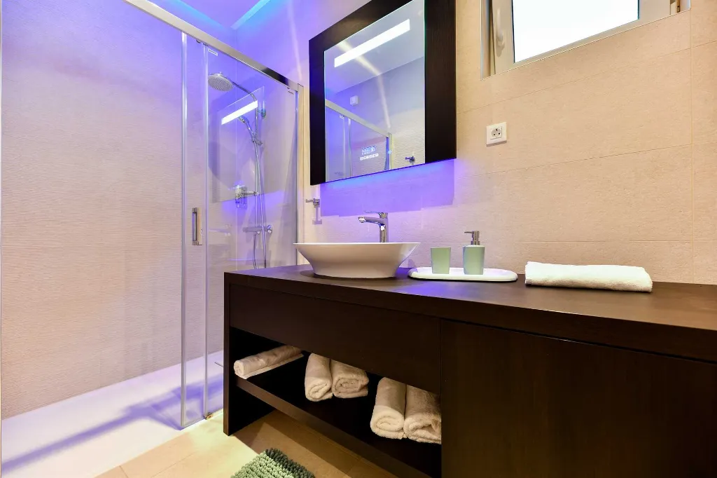 Turanj 1-Bedroom Apartment with Sea-View Terrace
