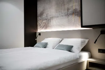 Turanj 1-Bedroom Apartment with Sea-View Terrace