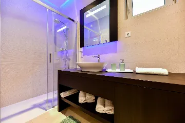 One-Bedroom Apartment in Turanj with Sea-View Terrace