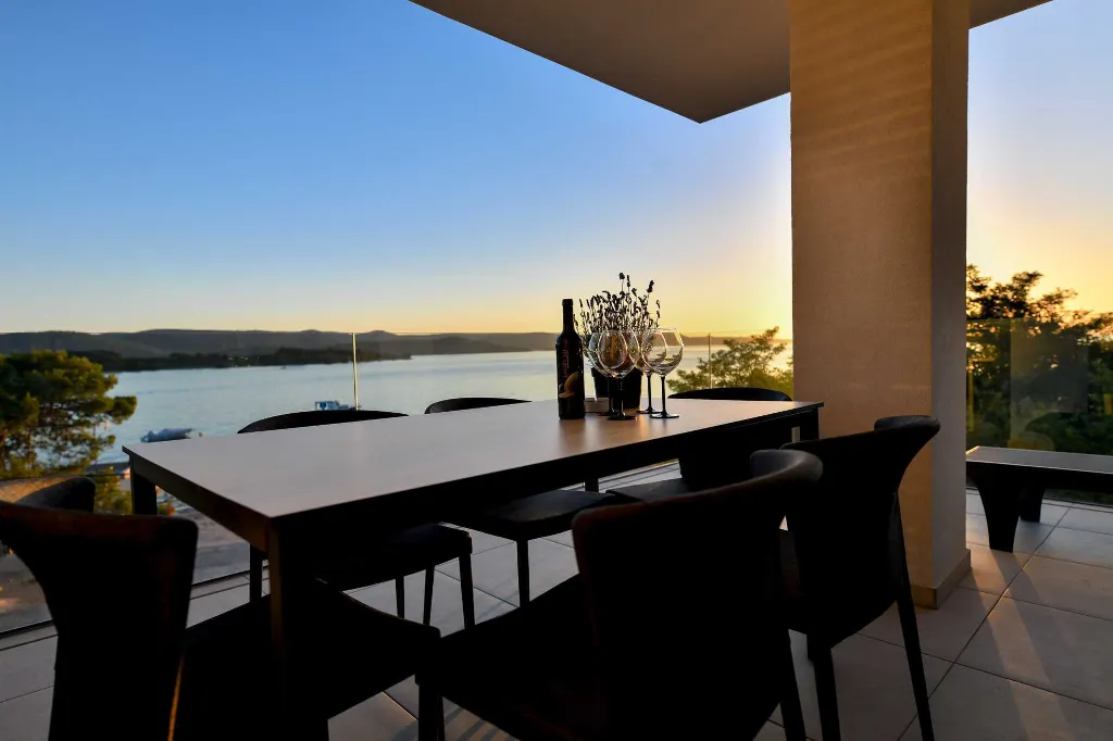 One-Bedroom Apartment in Turanj with Sea-View Terrace