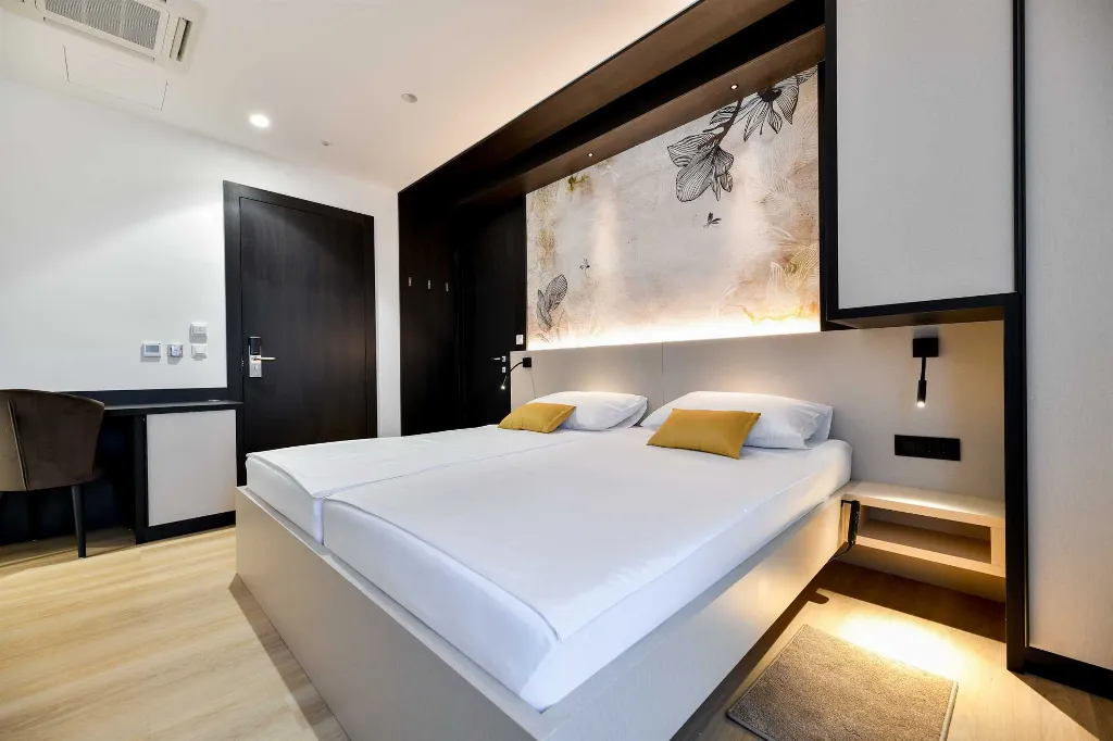 Room in Turanj for 2 with Side Sea View