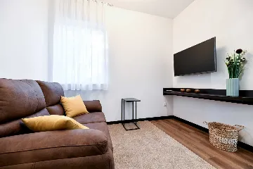 Turanj Studio Apartment for 2 with Heated Pool