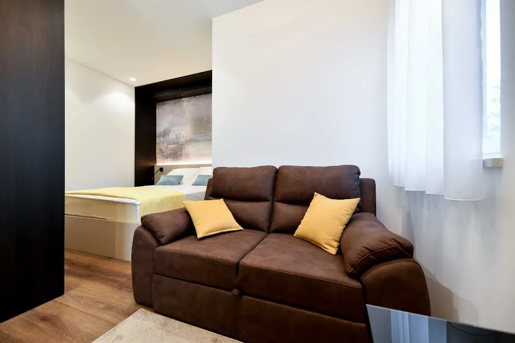 Turanj Studio Apartment for 2 with Heated Pool