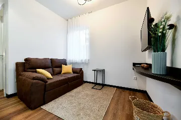 Turanj Studio Apartment for 2 with Heated Pool