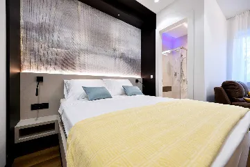 Turanj Studio Apartment for 2 with Heated Pool