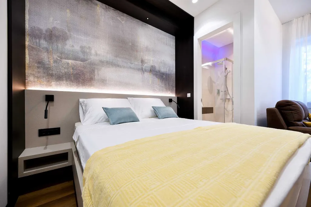Turanj Studio Apartment for 2 with Heated Pool