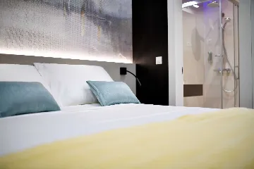 Turanj Studio Apartment for 2 with Heated Pool