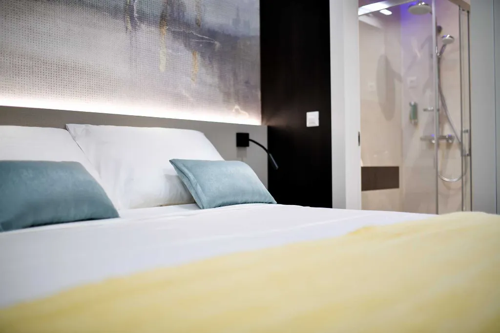 Turanj Studio Apartment for 2 with Heated Pool