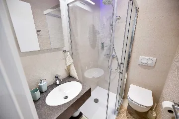 Turanj Studio Apartment for 2 with Heated Pool