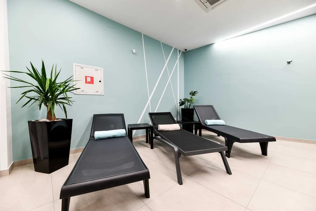 Turanj Studio Apartment for 2 with Heated Pool