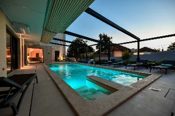 Turanj Studio Apartment for 2 with Heated Pool