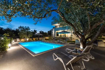 Sveti Filip i Jakov 2-Bedroom Apartment with Sea View