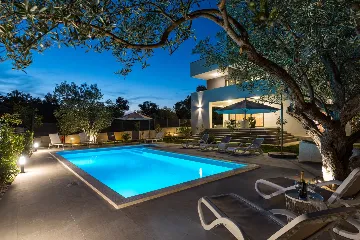 Sveti Filip i Jakov 2-Bedroom Apartment with Sea View