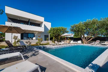 Sveti Filip i Jakov 2-Bedroom Apartment with Sea View