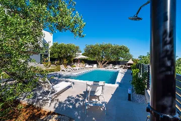 Sveti Filip i Jakov 2-Bedroom Apartment with Sea View