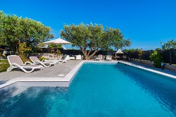 Sveti Filip i Jakov 2-Bedroom Apartment with Sea View