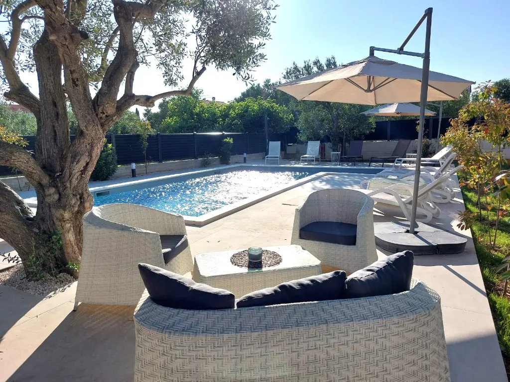 Heated Pool & Sea View Apartment in Sveti Filip i Jakov