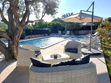 Heated Pool & Sea View Apartment in Sveti Filip i Jakov