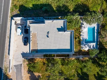 Heated Pool & Sea View Apartment in Sveti Filip i Jakov