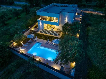 Heated Pool & Sea View Apartment in Sveti Filip i Jakov